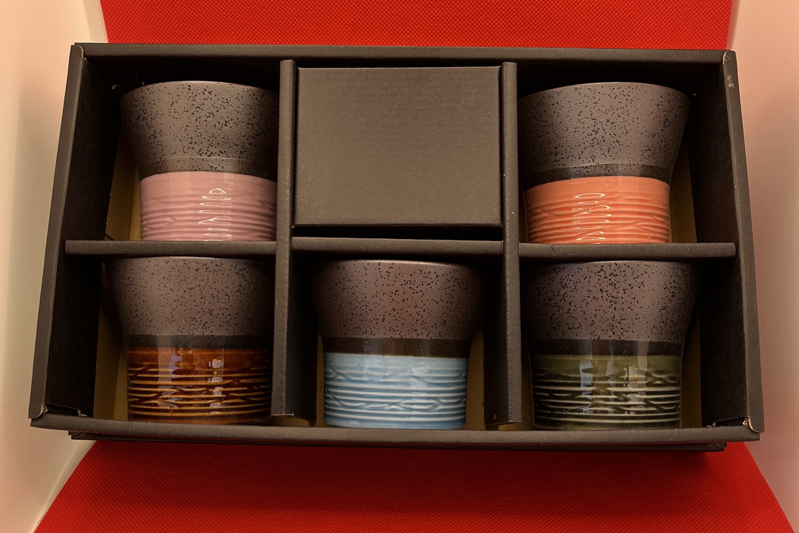 Keramik Teeschalen in verschiedenen Glasuren