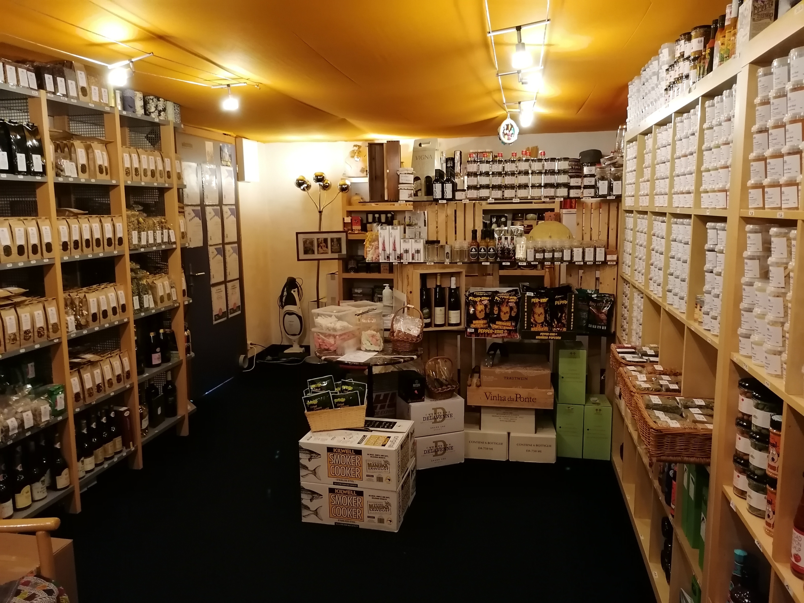 Grosse Vielfalt an Gewürzen, Tees und Spezialitäten